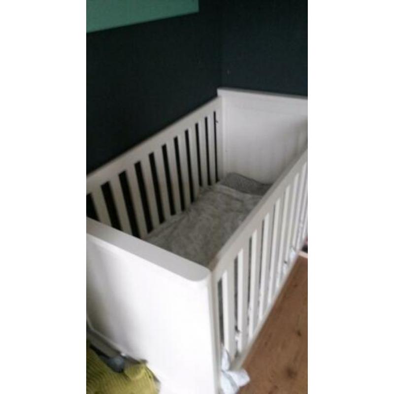 Babykamer ledikant en commode babypark