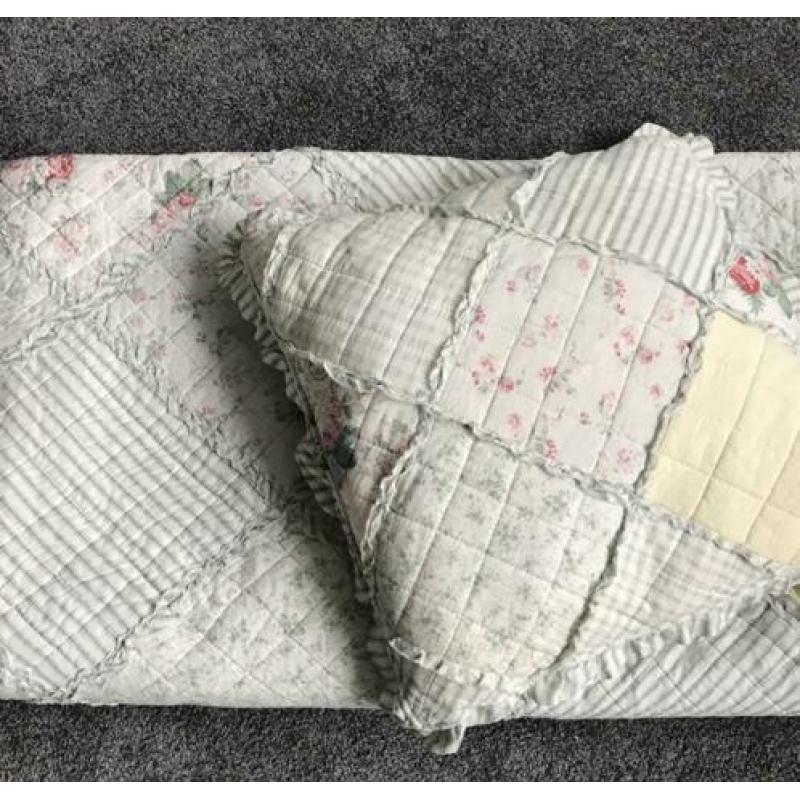 Sprei twee kanten bruikbaar gebloemd en gestreept 260 lang