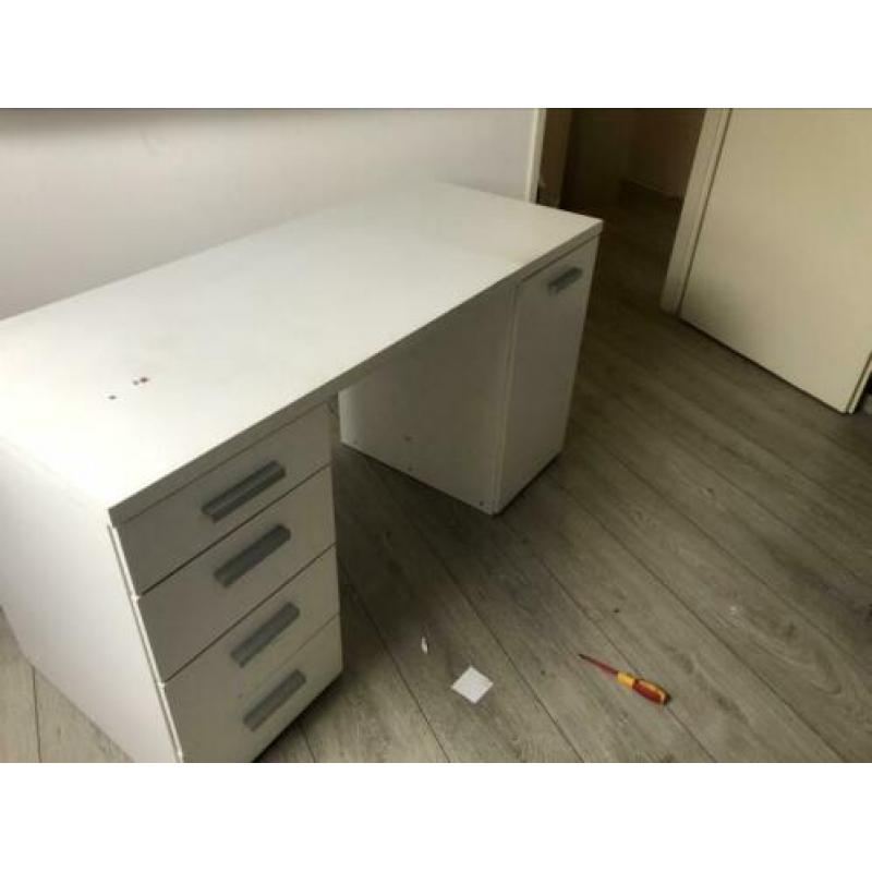 Bureau 145x77x60