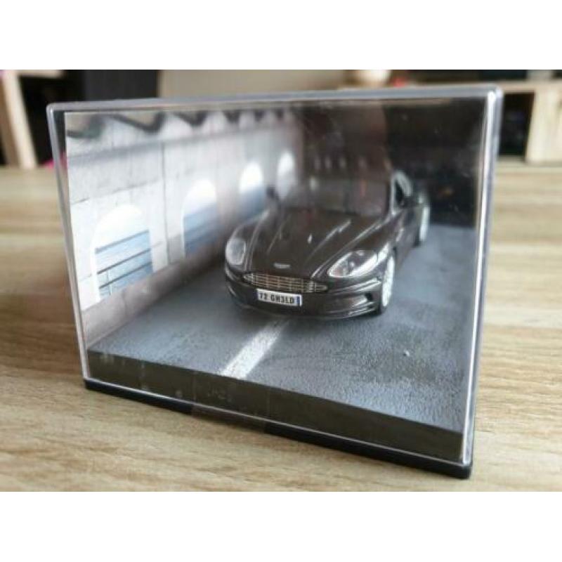 Nr.58 Aston Martin DBS James Bond Diorama 1:43 ( UH)