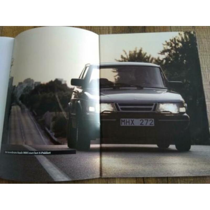 Saab 900 folder met 39 pagina's ! uit 1986