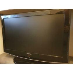 Samsung 32 inch LCD TV incl voet+muurbeugel Vogel