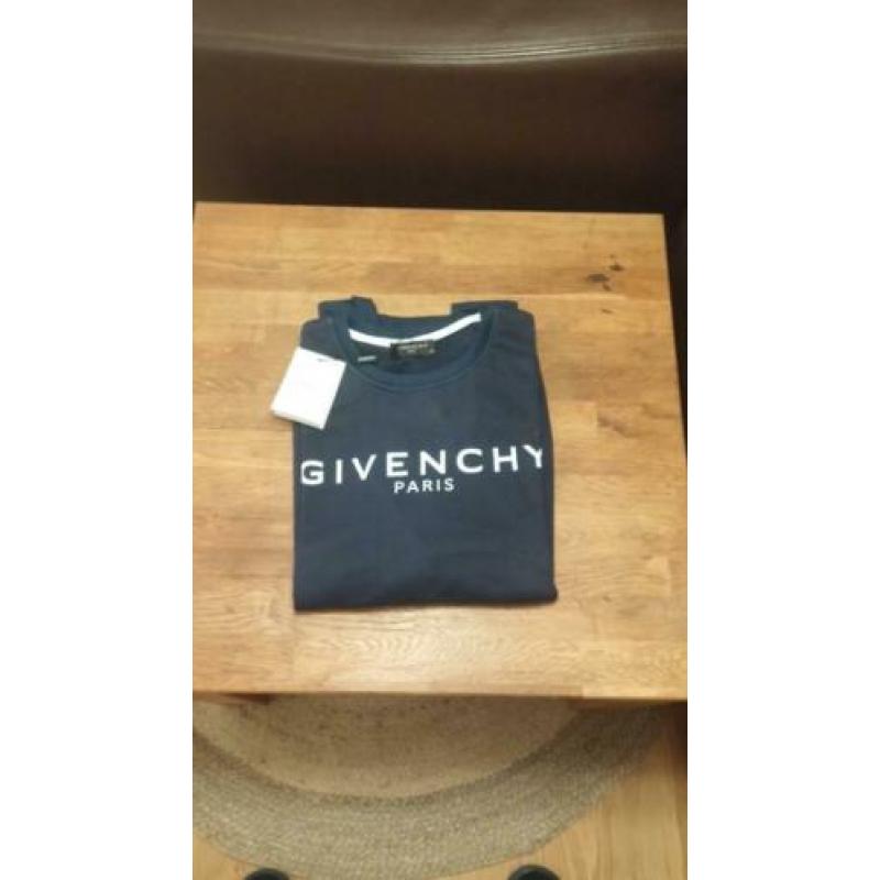 Givenchy stone island ballenciaga Dior versace Valentino dsq