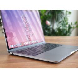 Z.G.A.N. Macbook pro 13" 2017 uit 2019 - slechts 30 cyli!
