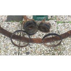 Metalen ring voor wagenwiel met as