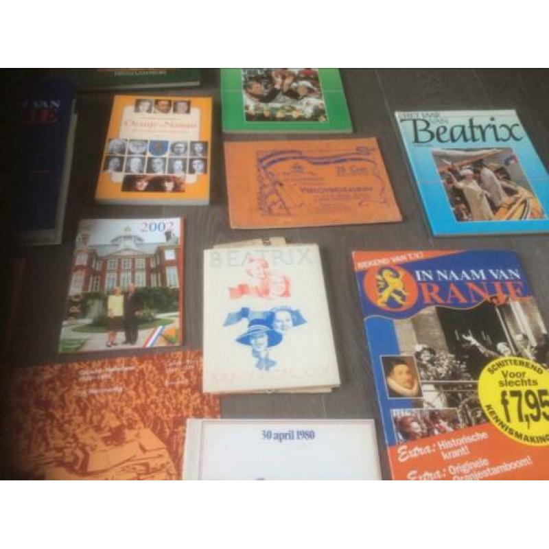 De Oranjes koninklijk familie. Juliana en Beatrix boeken