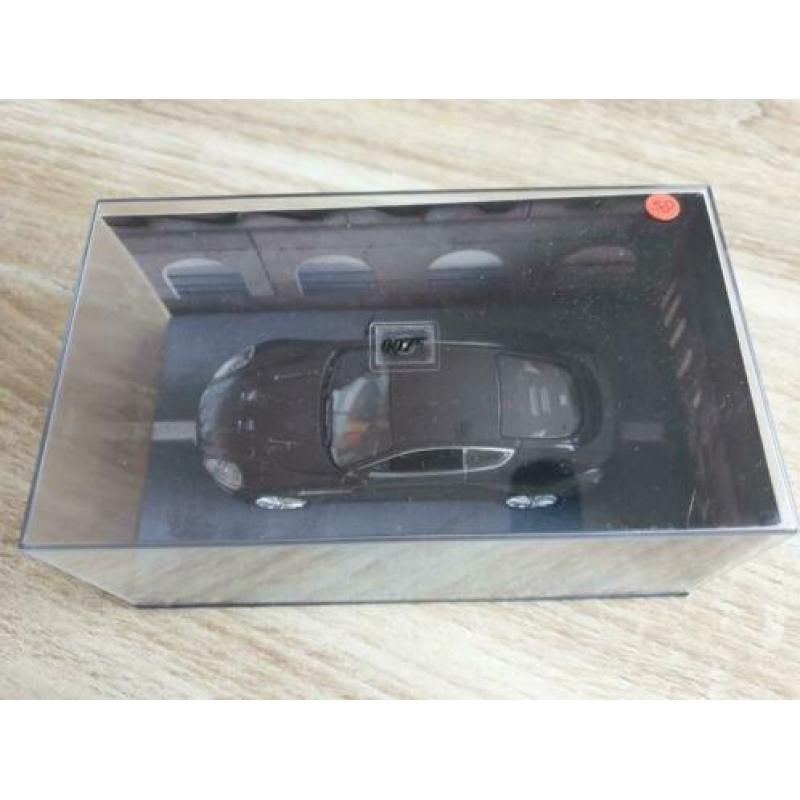 Nr.58 Aston Martin DBS James Bond Diorama 1:43 ( UH)