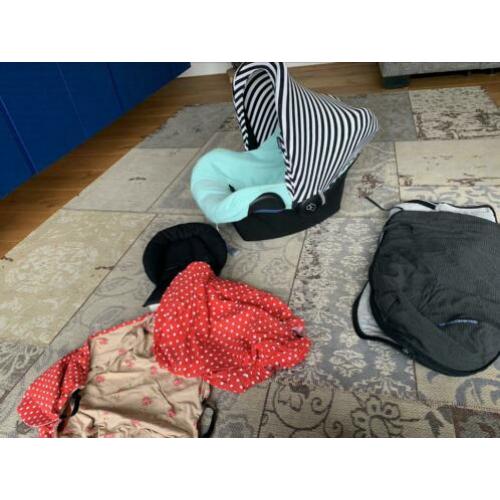 Maxi cosi baby met extra’s oa voetenzak en hoezen sibble