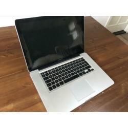 Oude MacBook Pro + oplader