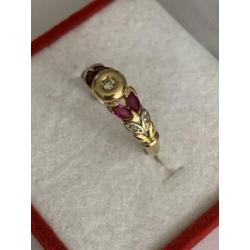 18 krt.geel gouden ring met diamant en robijn