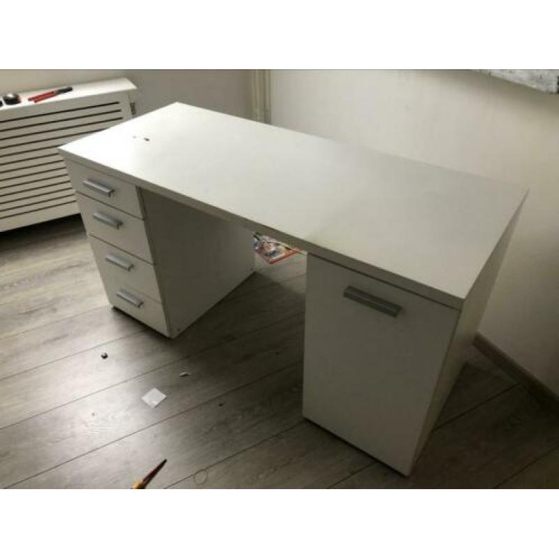 Bureau 145x77x60