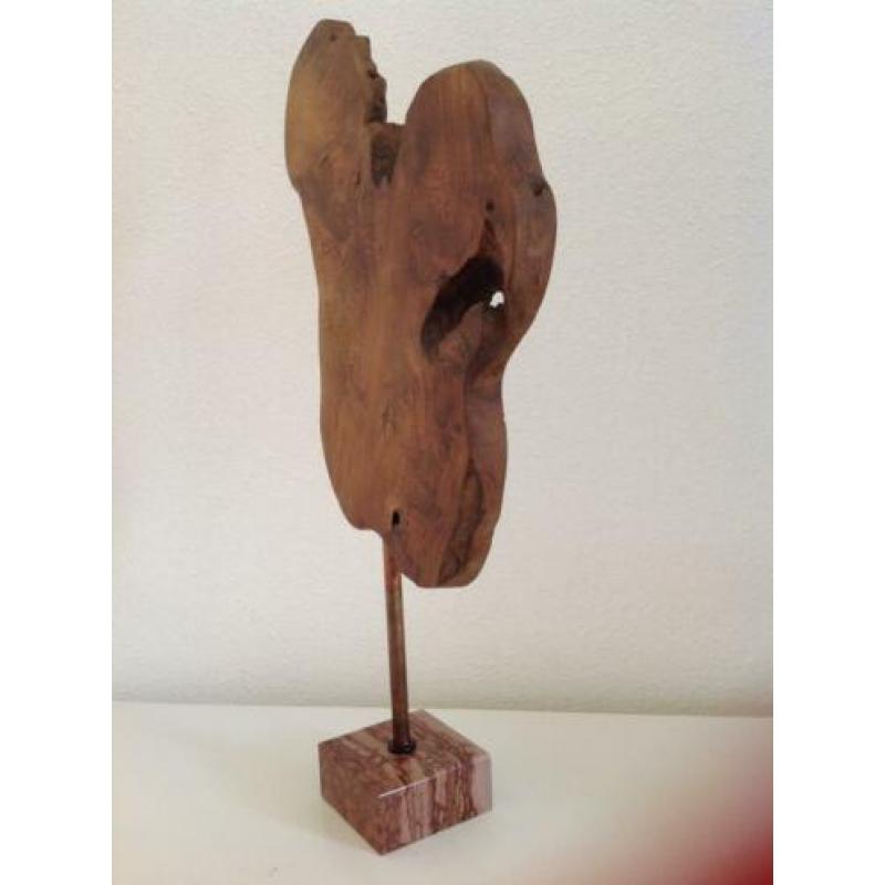 Boomstam schijf op marmeren voet marmer design teak hout