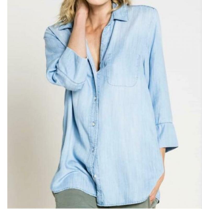 ZGAN - By Bar Denim Blouse model Zoe mt L