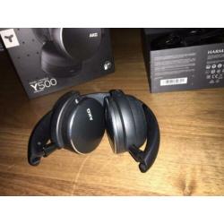 AKG Y500 draadloze koptelefoon.