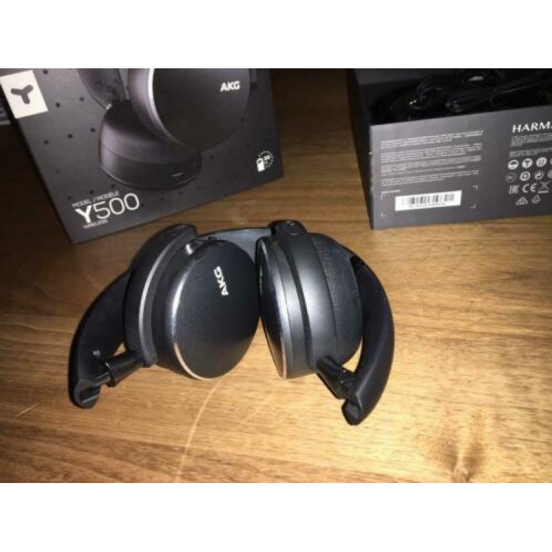 AKG Y500 draadloze koptelefoon.
