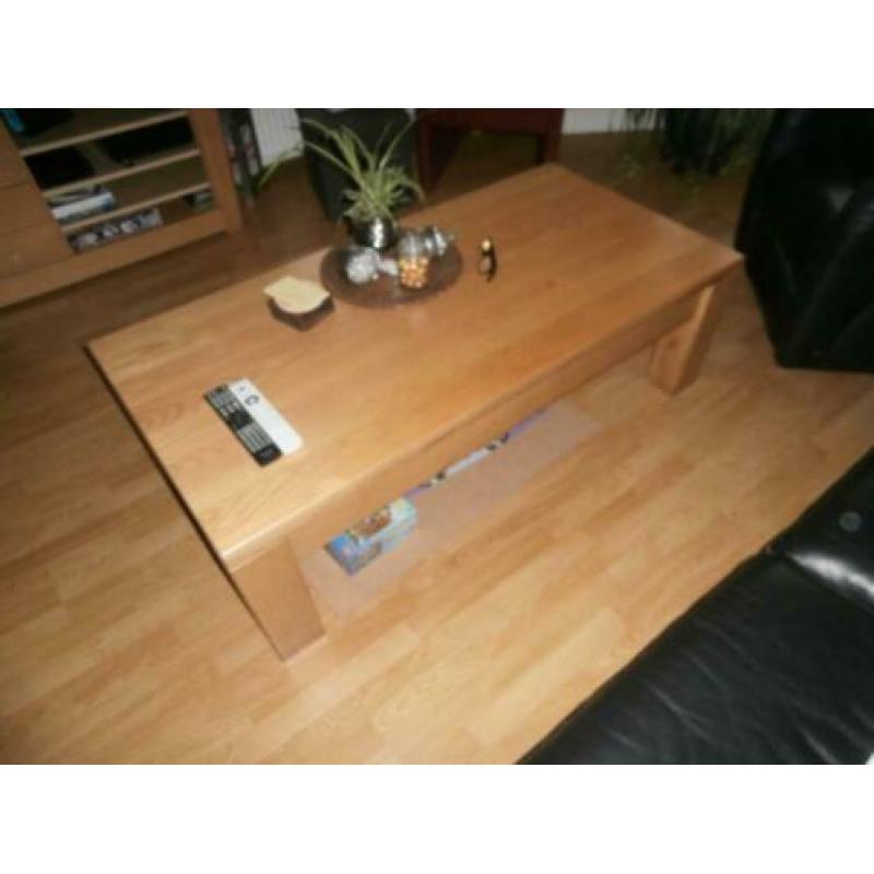 Aangeboden lichteiken SALONTAFEL