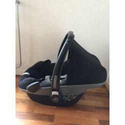 Maxi Cosy Pebble zwart