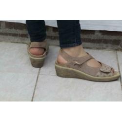 Hele mooie open damesschoenen, sleehak, Mt 40.Merk Durea