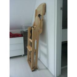 Kinderstoel met eigen tafelblad te koop