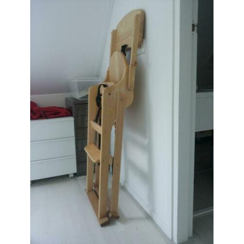 Kinderstoel met eigen tafelblad te koop