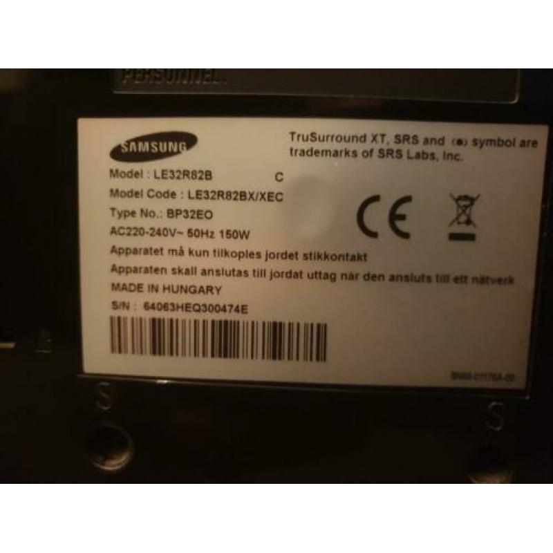 Samsung 32 inch LCD TV incl voet+muurbeugel Vogel