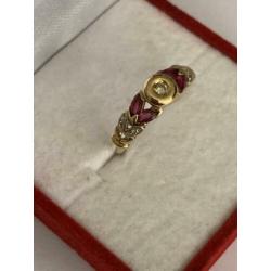 18 krt.geel gouden ring met diamant en robijn