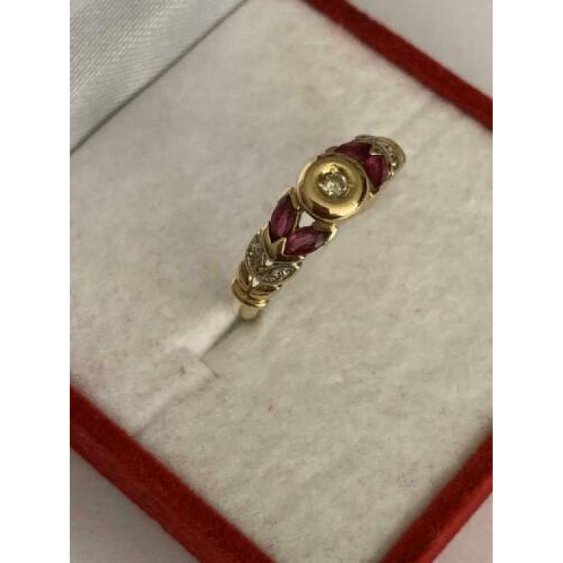 18 krt.geel gouden ring met diamant en robijn