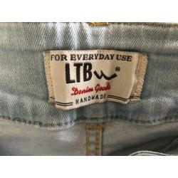 Een mooie lichte LTB broek size 29/34