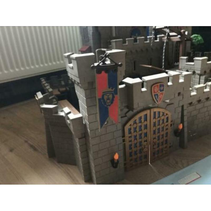 Kasteel orde van de Leeuwenridders met zeer veel xtra sets