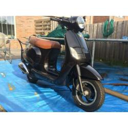 Fraaie scooter Iva 50 zwart