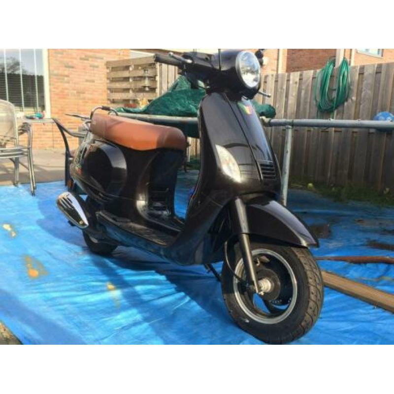 Fraaie scooter Iva 50 zwart