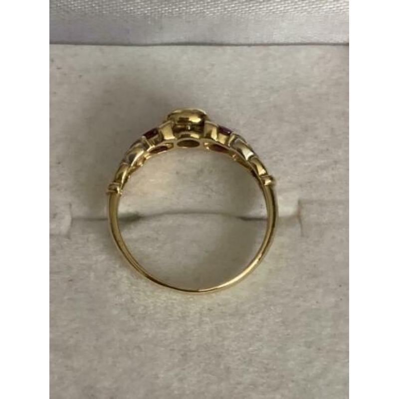 18 krt.geel gouden ring met diamant en robijn