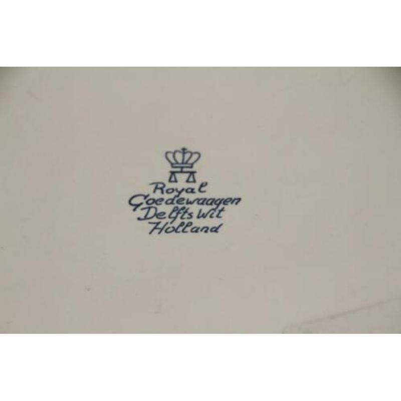 Schaal op schotel.Royal Goedewaagen Delfts wit (Helpman1)