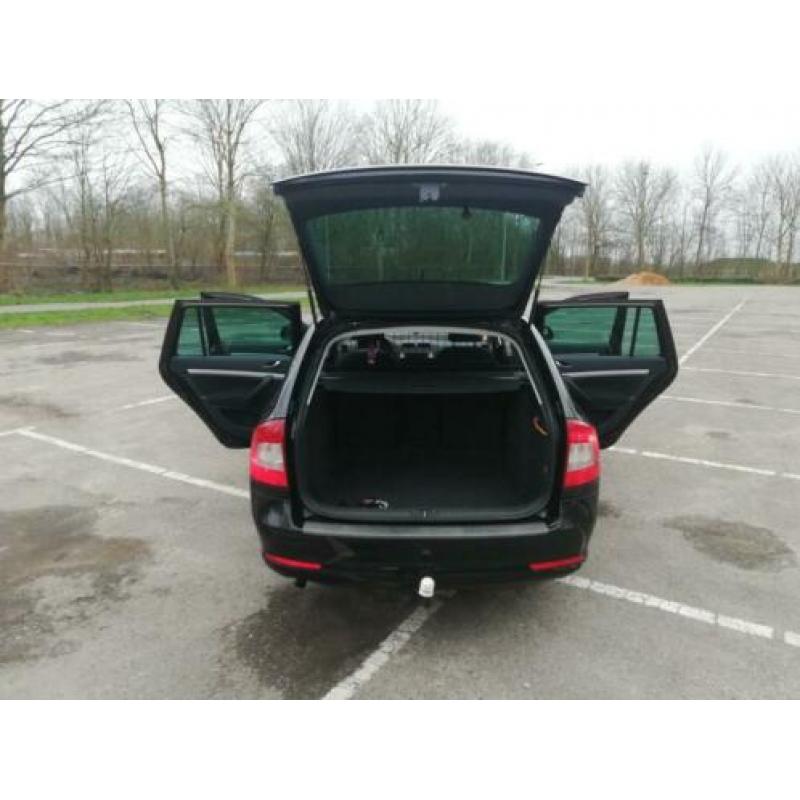Skoda Octavia 1.2 TSI Combi 2011 Zwart