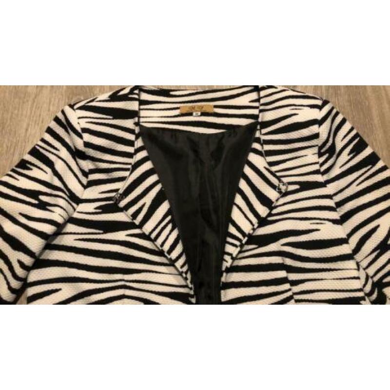 Zebra print jas met haak sluiting