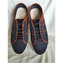 Schoenen van het merk JACK en JONES maat 43