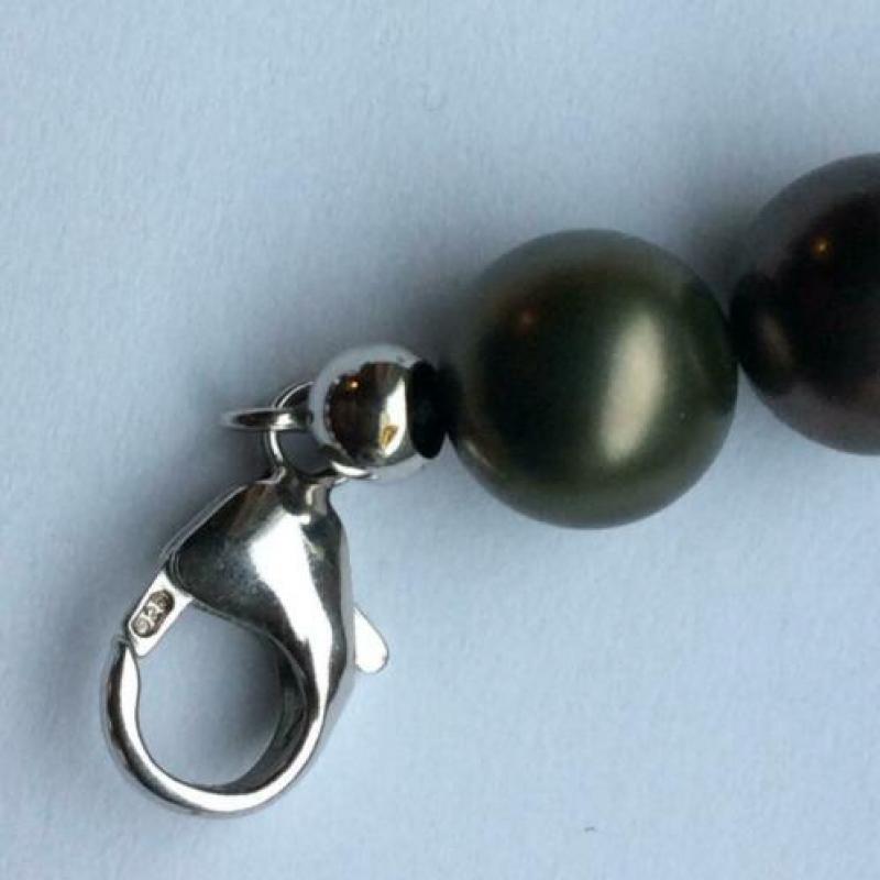 Gekleurde parel collier warme Kleuren bijpassende oorknoppen