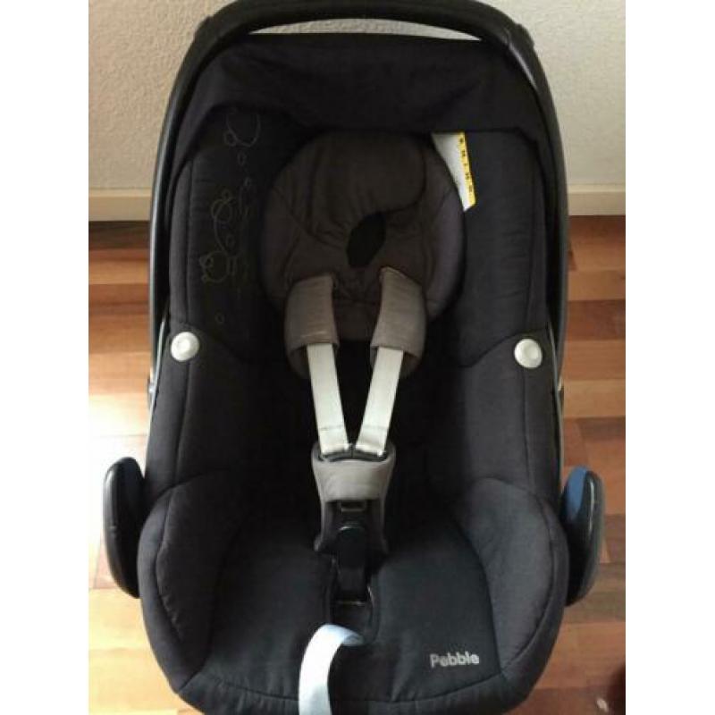 Maxi Cosy Pebble zwart