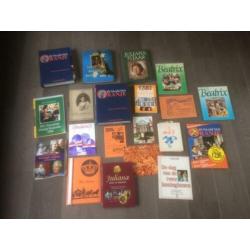 De Oranjes koninklijk familie. Juliana en Beatrix boeken