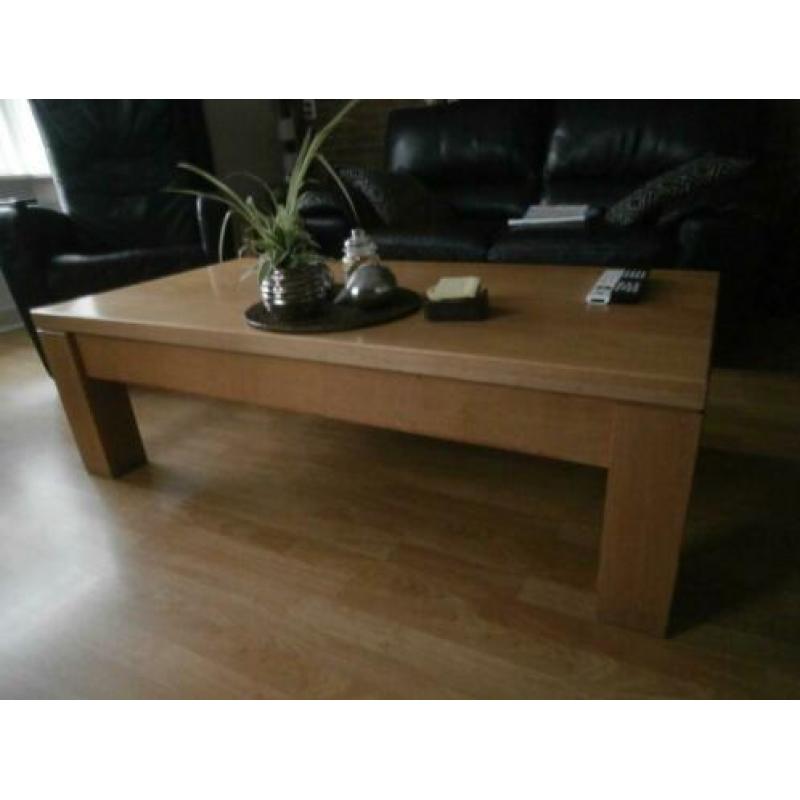 Aangeboden lichteiken SALONTAFEL