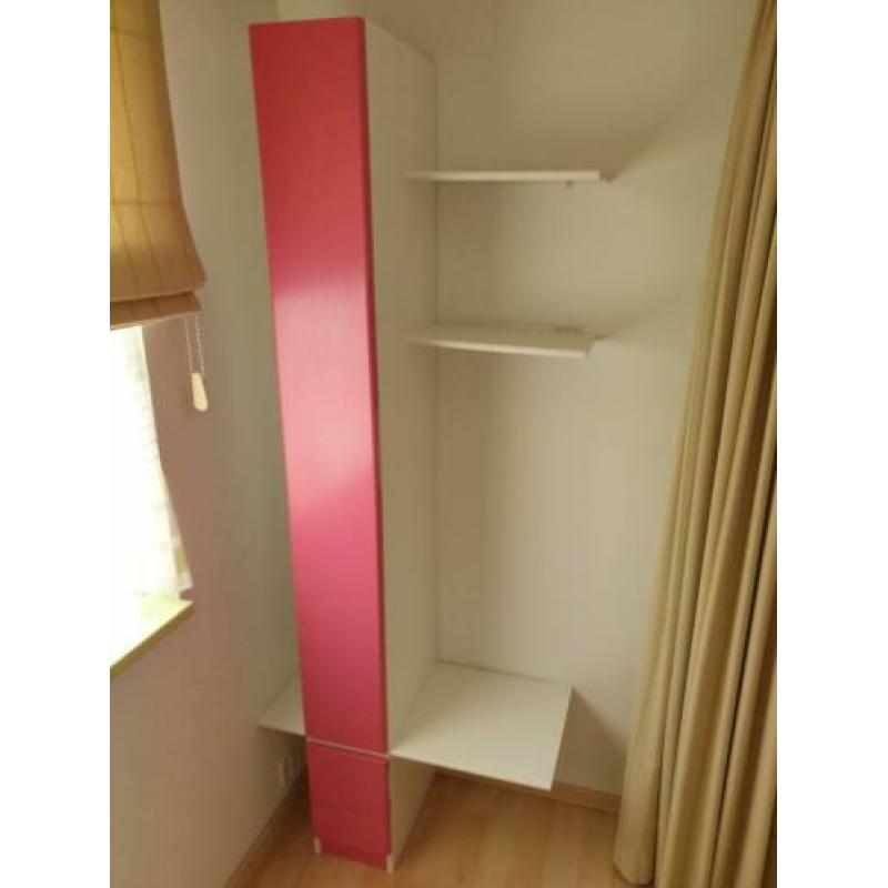 Leuke kast van het mek Interstsr, kleur fuchsia roze