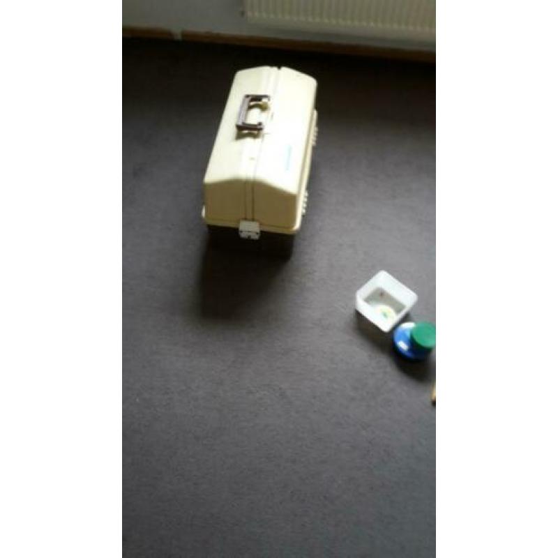 hengel vis koffer met dobbers leefnet schepnet