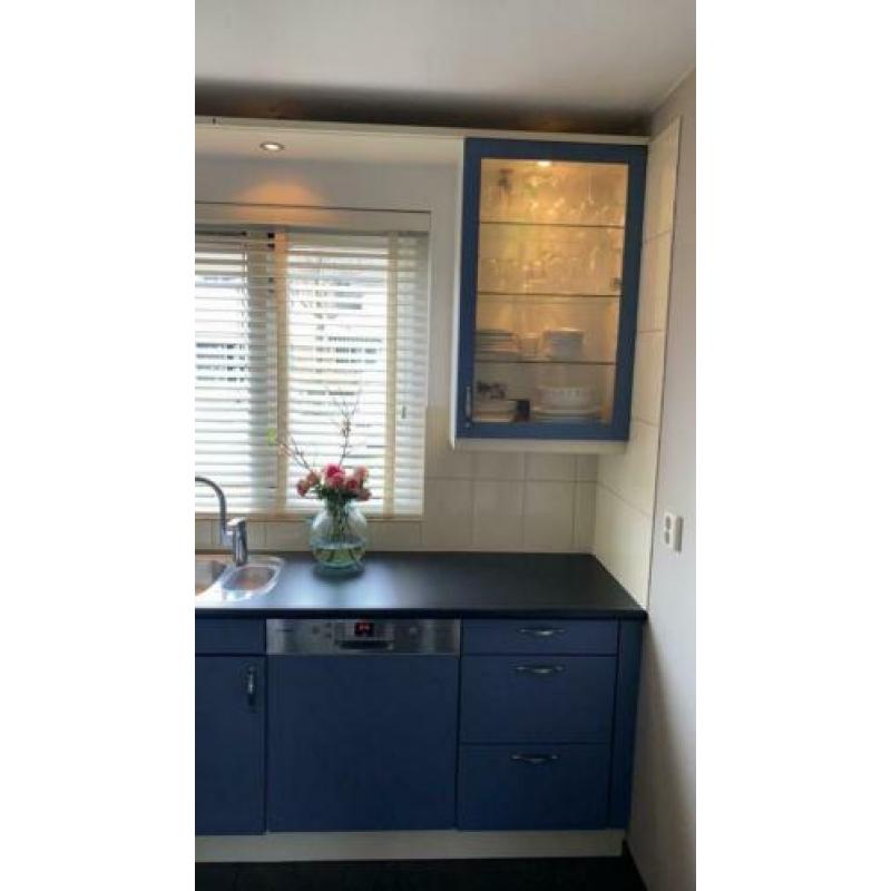 Nette blauwe hoek keuken