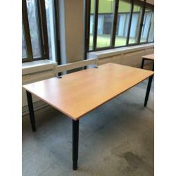 4 grote kantoor bureau's 200x100 in hoogte verstelbaar