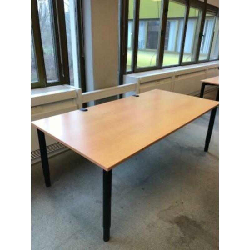 4 grote kantoor bureau's 200x100 in hoogte verstelbaar