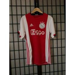 Ajax thuisshirt van dit seizoen, herenmaat large