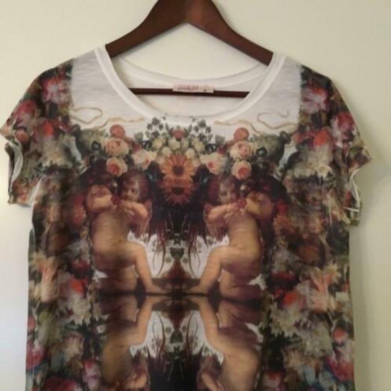 T shirt poolgirl maat valt als 38/40 rug schijnt door
