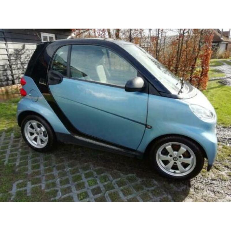 Smart Fortwo 1.0 45KW 61PK Coupe MHD AUT 2011 Blauw Zwart