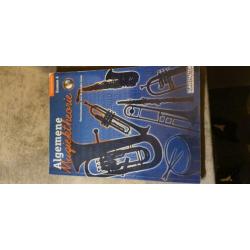 8 boeken en 2 cd's voor klarinet. Inclusief examen A&B