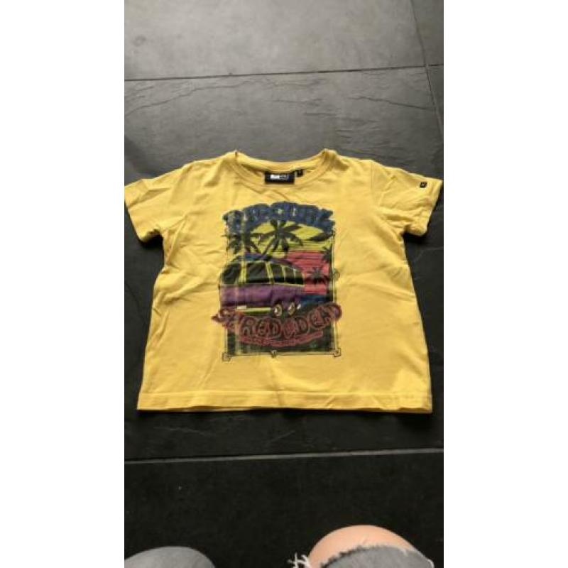 Rip Curl t-shirts jongens maat 104.